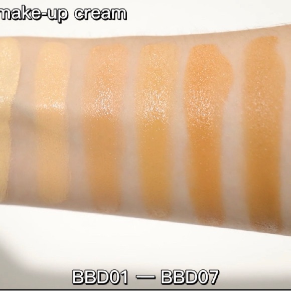 Cream Compact Foundation - Picture 16 of 17